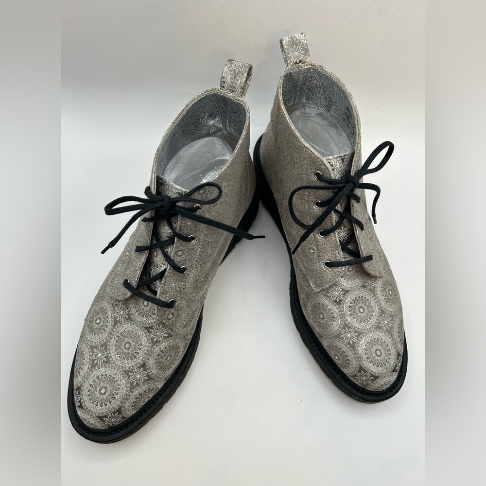 RARE VINTAGE Dr. Martens Made in England Bev 4-Eye Silk Boots Metallic silver 9 - Picture 5 of 15